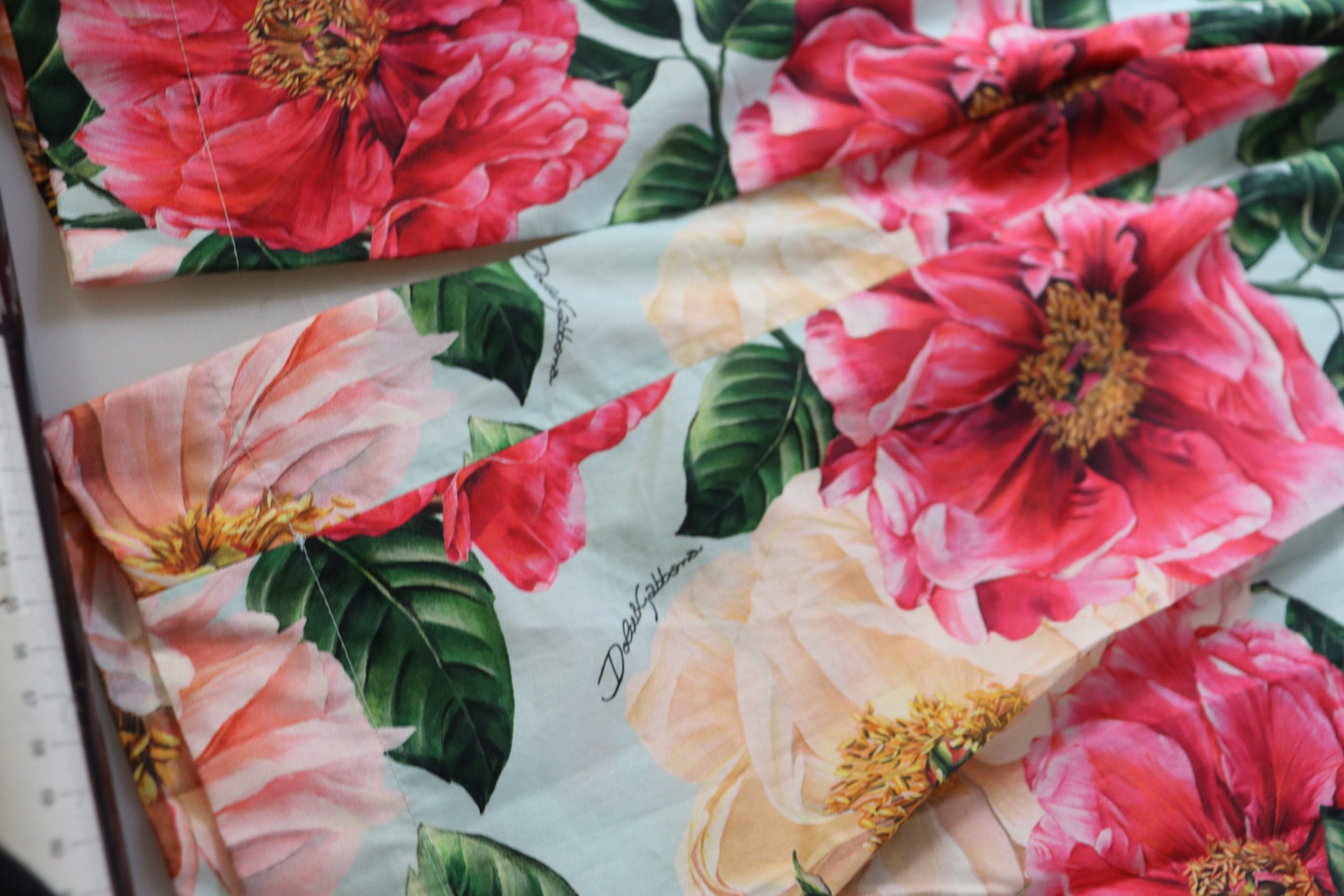 Dolce &amp; Gabbana Multicolor Flora Printed High Waist Cropped Trouser Pants
