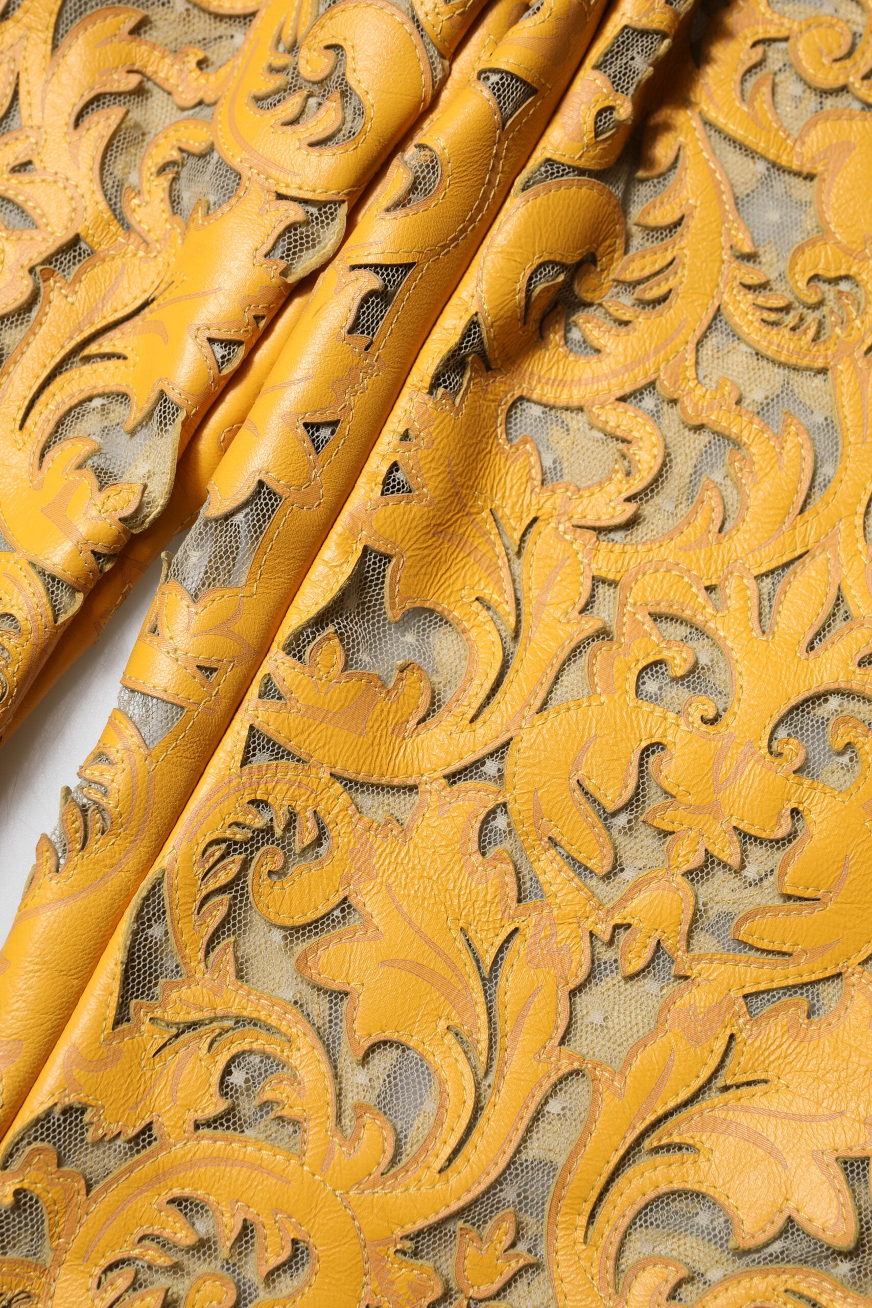 Dolce &amp; Gabbana Yellow Floral Lace Mid Waist Capri Pants